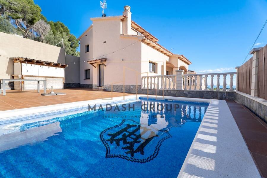 Casa independiente en Roda de Berà con vistas al mar