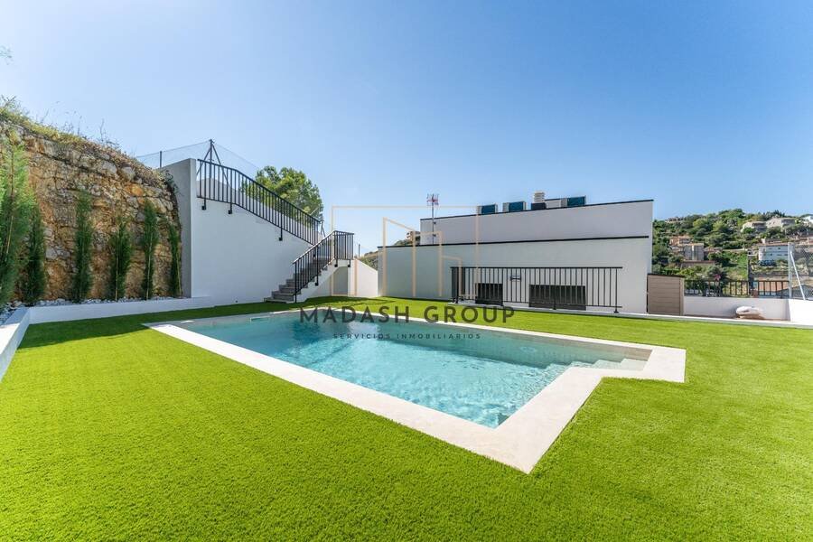 Casa con piscina en Segur de Calafell